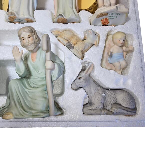Lefton "The Christopher Collection"  9 Piece Nativity Set Vintage , Complete - Picture 4 of 10
